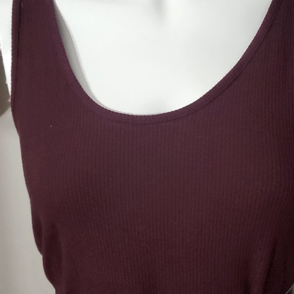 Gap Ribbed Burgundy Tank- Size Medium- NWOT (Does Not Come With Belt) - Picture 2 of 7